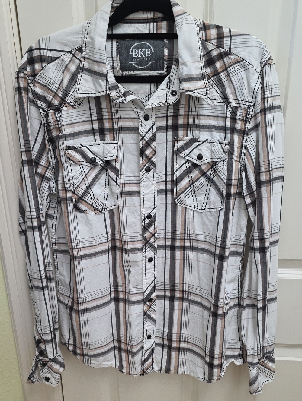 BKE Men’s White, Brown & Black Plaid Button-Down Shirt